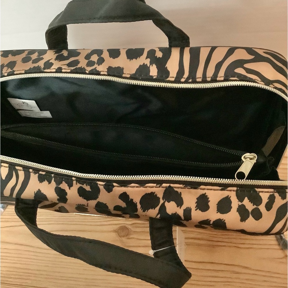 NWT Weekender Travel Cosmetic Bag - Picture 5 of 5